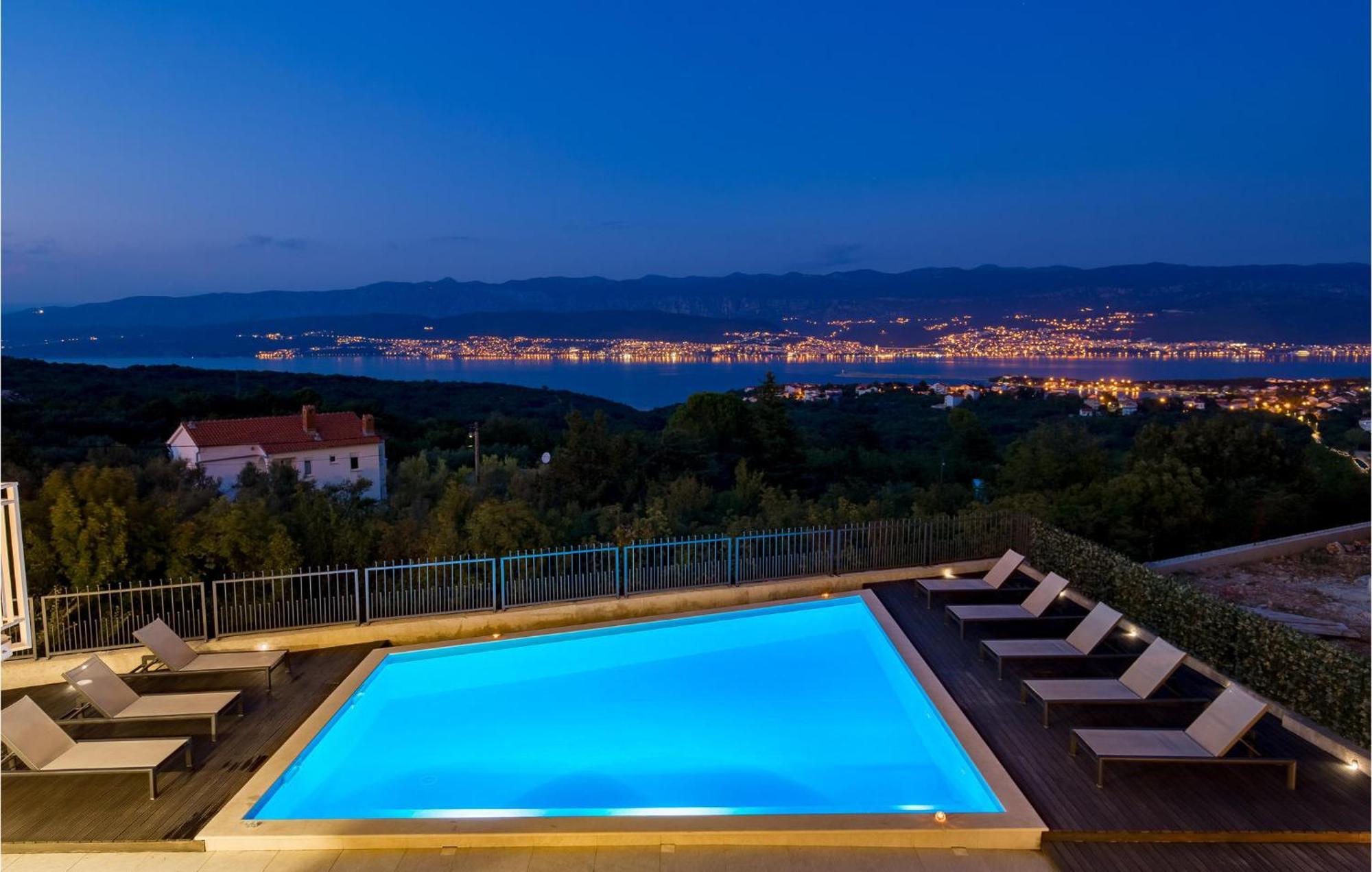 Awesome In With House Sea View